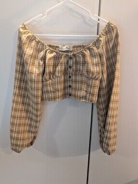 Madeline & Monroe Beige Plaid Womans Medium Cropped Long Sleeve Blouse